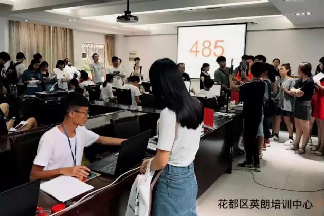 不怕自己努力了不優秀，只怕比你優秀的人比你更努力