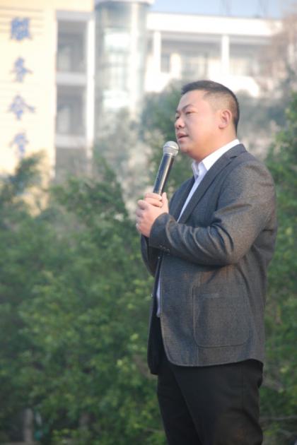 我校舉行新學期首次升旗儀式