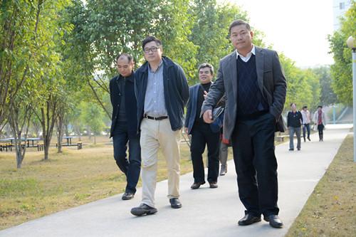 省財經職業技術學校南海校區鐘勁東校長一行蒞臨高新參觀指導工作