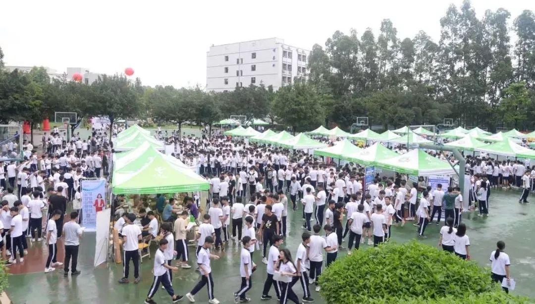 3000+崗位現場直招，“雨神”也擋不住高新學子的熱情...