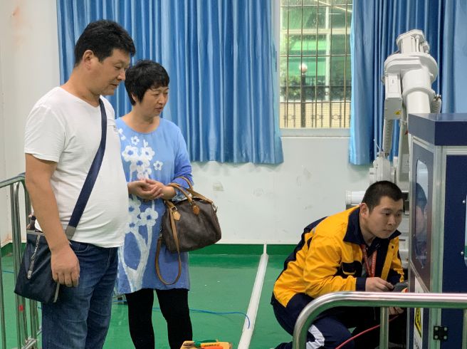 18機器人精英班：面對面，心貼心的“三方會談”