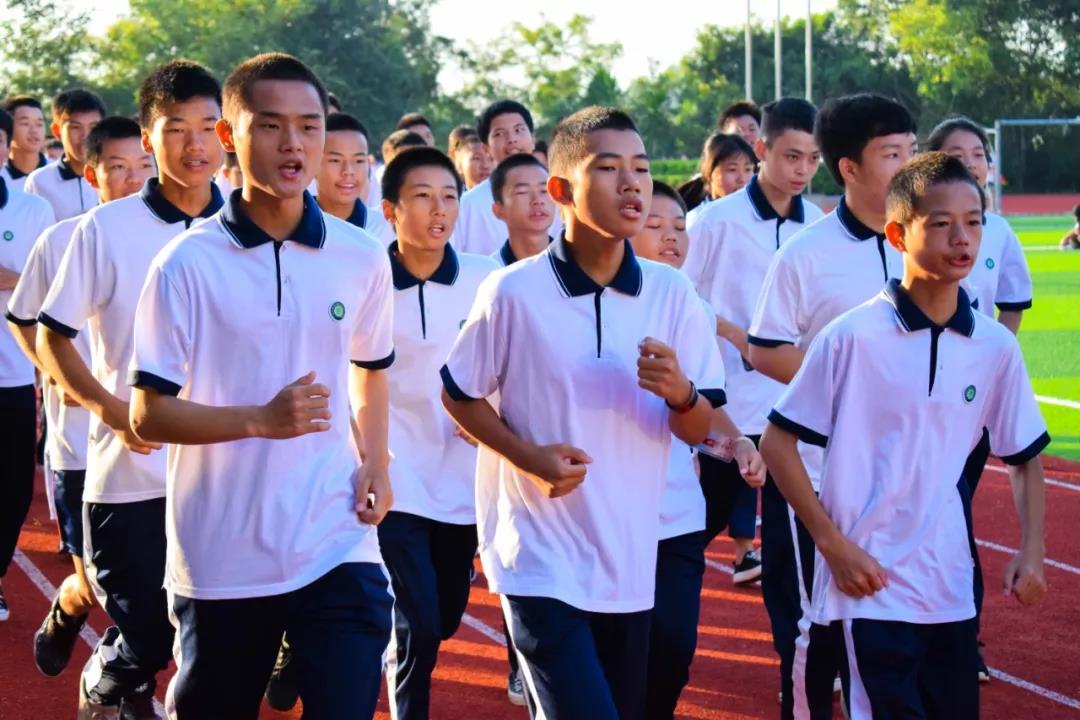 身體與靈魂都在路上！高新學子：強健的體魄才能更好練就技能~