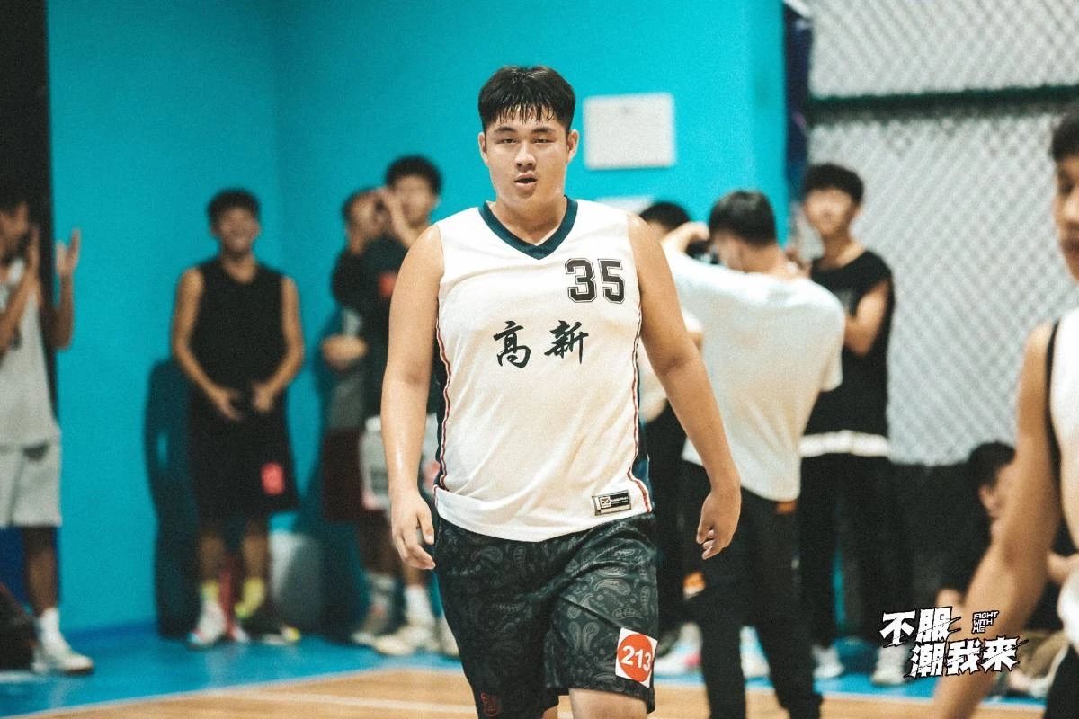 校籃球隊杜俊賢同學勇奪《不服“潮我來”-廣州站單挑賽》第三名！