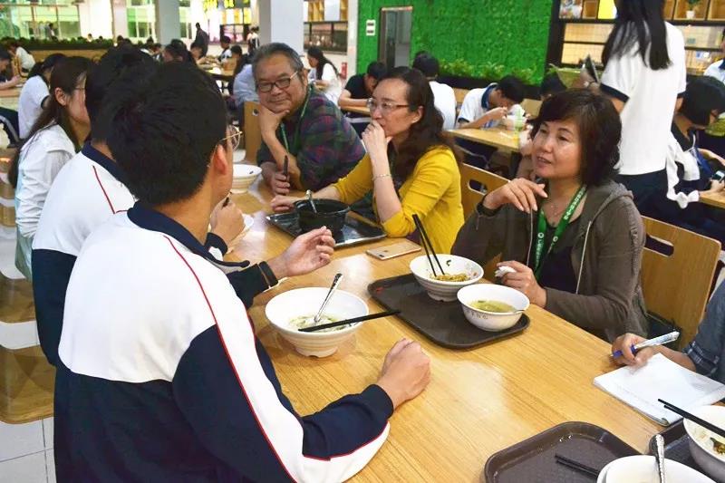 校長陪餐不“新鮮”！高新食堂這波操作666~